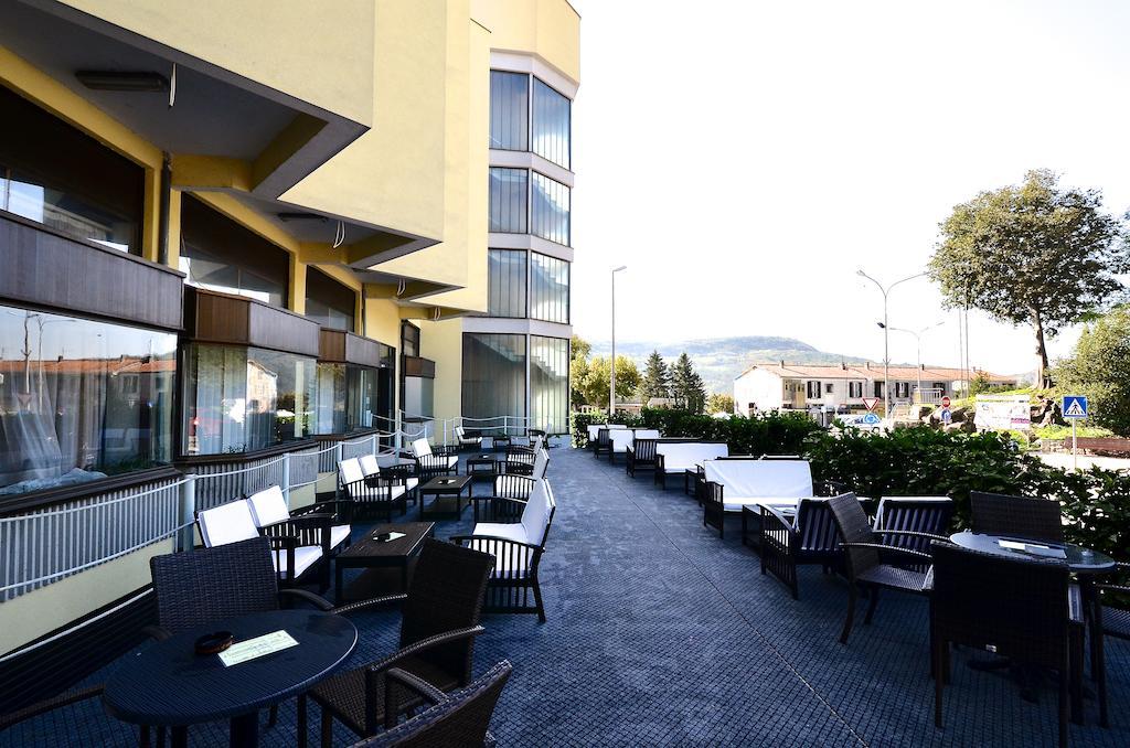 Hotel Fontana Buzet Exterior foto